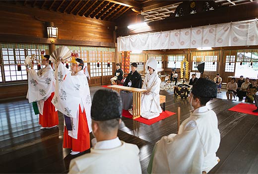 神楽奉奏(ほうそう)